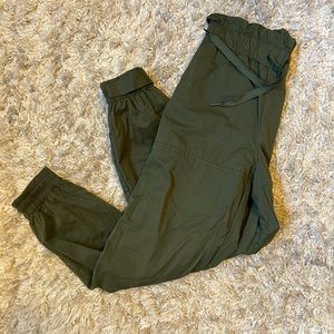 Green cargo pant